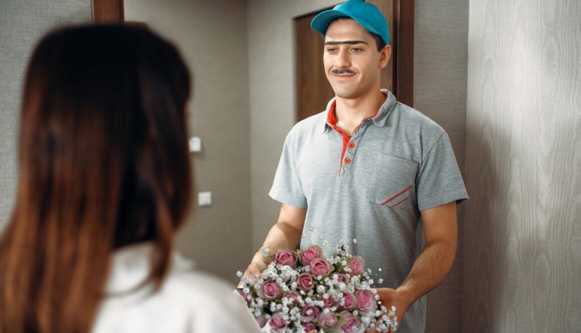 delivery person flower florist 4102605