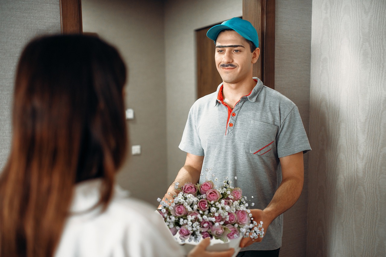 delivery person flower florist 4102605